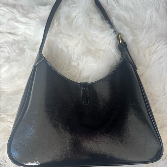 Elegant Black Leather Shoulder Bag - Picture 2 of 2